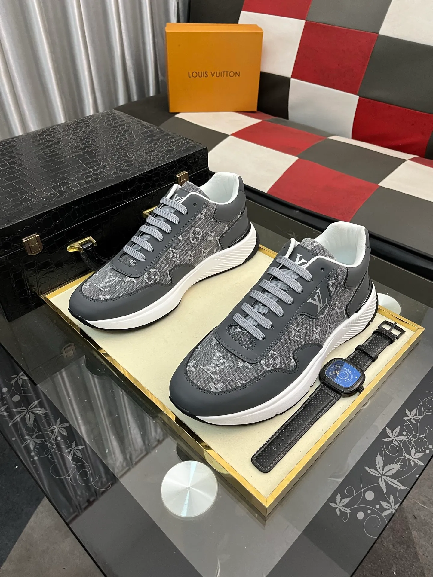 Men's shoes 💰458⌚️⌚️【LOUlS VUlTTON】Louis Vuitton ~ unique and casual style. LV counter purchasing 🏃casual shoes😍😍 are on sale at the men's counter at the same time. Italian imported brands select top-layer Italian cowhide. 🐑Sheepskin lining (refuses to discolor and grind feet) Sole: Original sole specially provided by the original factory 🎬Better in kind Code number: 38-444⃣️Color selection